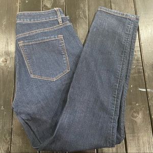 Loft Curvy Skinny Ankle Jeans in Size 27 / 4  medium wash
